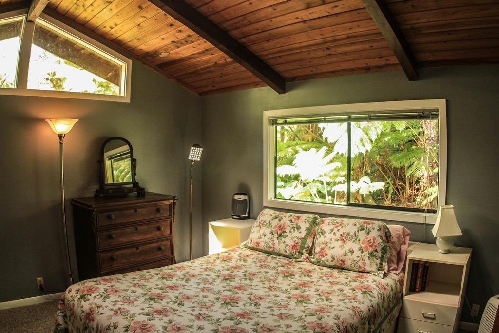 Volcano Village Lodge Room photo